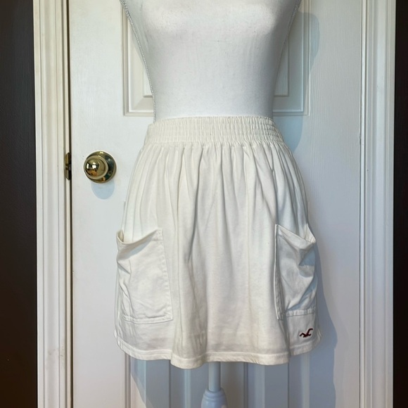 Hollister White Skirt With Elastic Waist & Pockets. Small - Picture 1 of 7